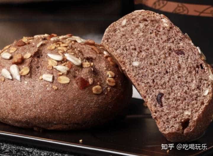 市面上销售的各种类型的面粉（标准粉、小麦粉、全麦粉、高筋粉、富强粉、饺子粉）都有哪些区别？